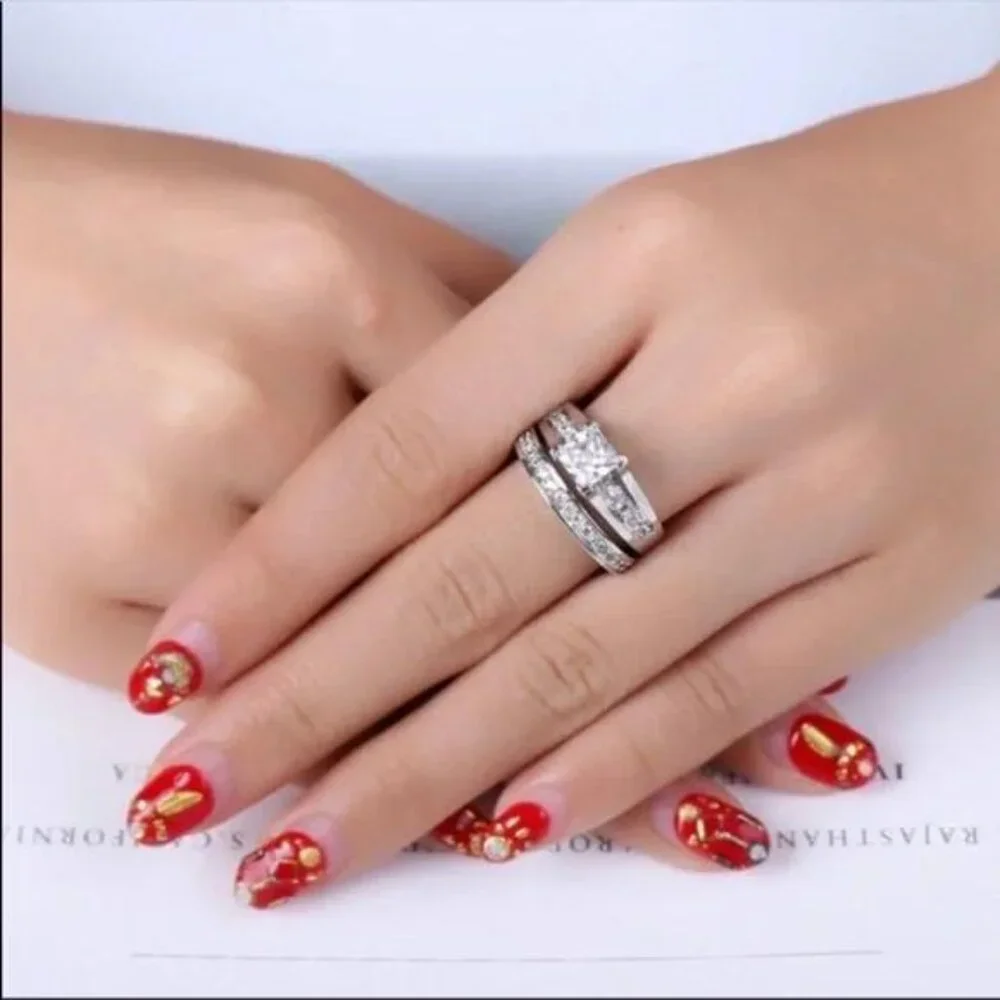 STERLING SILVER ENGAGEMENT DIAMOND SET RING, CUTE RING, SHINY RING. - Picture 3 of 6
